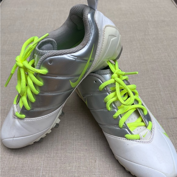 Nike girls lacrosse/soccer cleats size 6.5 - Picture 2 of 6